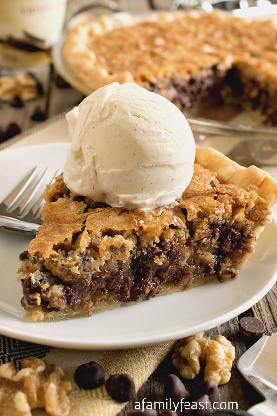 Toll House Chocolate Chip Pie - All of the classic flavors of Toll House Chocolate Chip Cookies in a warm, dense, fudgy cookie pie! So good!